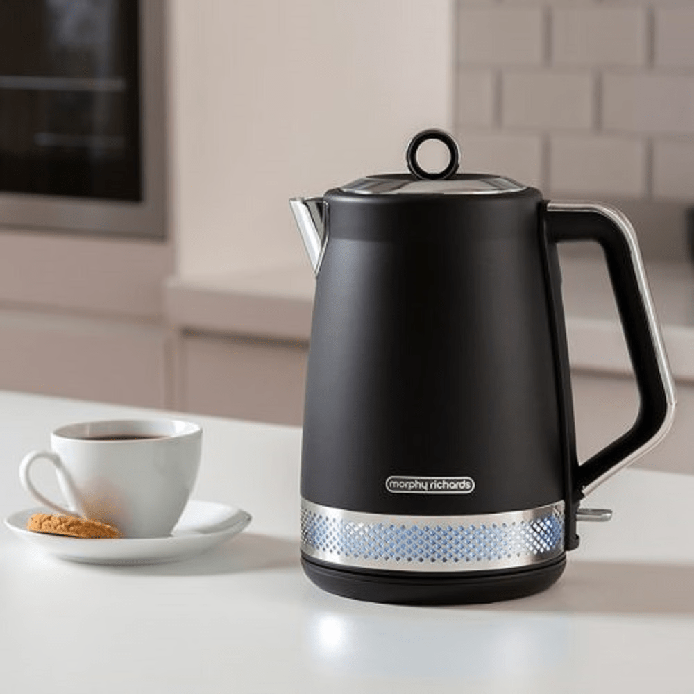 קומקום חשמלי ILLUMINATION שחור Morphy Richards 108020 - K.B.V