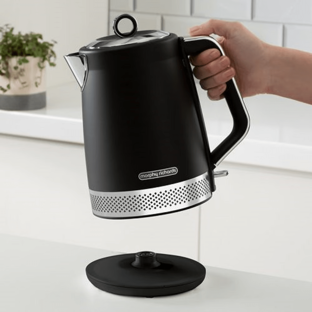 קומקום חשמלי ILLUMINATION שחור Morphy Richards 108020 - K.B.V