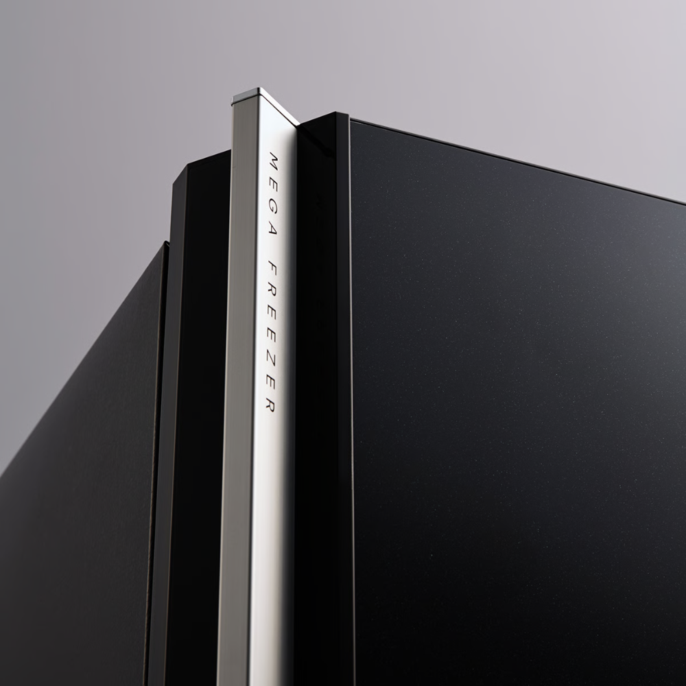 מקרר מקפיא עליון 600 ליטר נטו Sharp 4660 עם התקן שבת מובנה - גימור זכוכית לבנה - יבואן רשמי